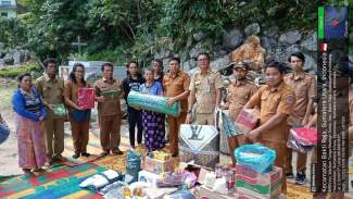 Pemkab Humbahas Beri Bnatuan Korban Pohon Tumbang