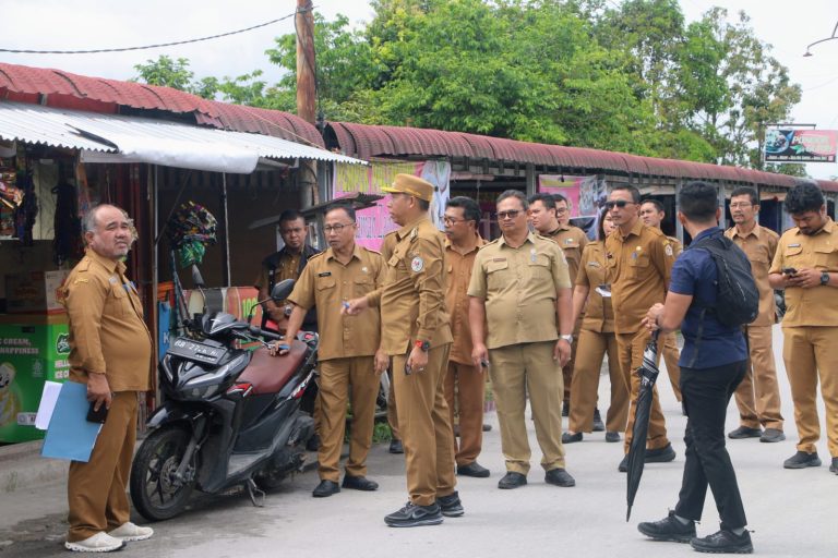 Bupati Taput Targetkan Percepatan Penataan Lokasi Tanggul Jalan Diponegoro